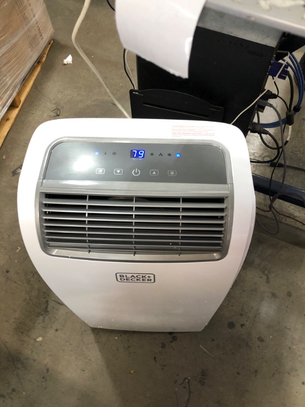 Photo 2 of **USED-DAMAGED**
BLACK+DECKER BPT05WTBA Portable Air Conditioner 5 000 BTU SACC/CEC (8 500 BTU ASHRAE) White
