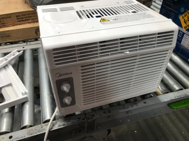 Photo 4 of **OPENED TO VERIFY PARTS**
MIDEA MAW05M1BWT Window Air Conditioner 5000 BTU with Mechanical Controls 7 Temperature Settings 2 Cooling and Fan Settings 110V White
