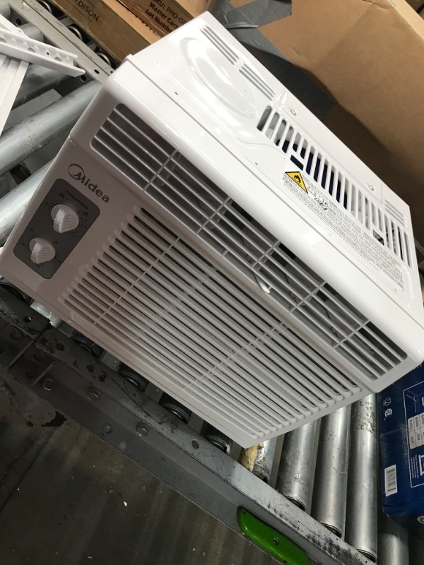 Photo 3 of **OPENED TO VERIFY PARTS**
MIDEA MAW05M1BWT Window Air Conditioner 5000 BTU with Mechanical Controls 7 Temperature Settings 2 Cooling and Fan Settings 110V White
