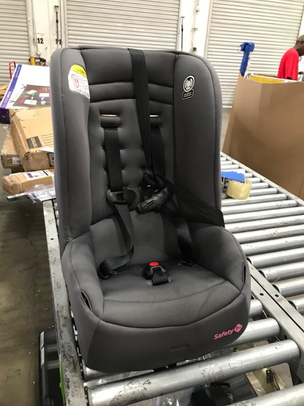 Photo 2 of **used**
Safety 1st Jive 2-in-1 Convertible Car Seat, Rear-Facing 5-40 pounds and Forward-Facing 22-65 pounds, Carbon Rose
