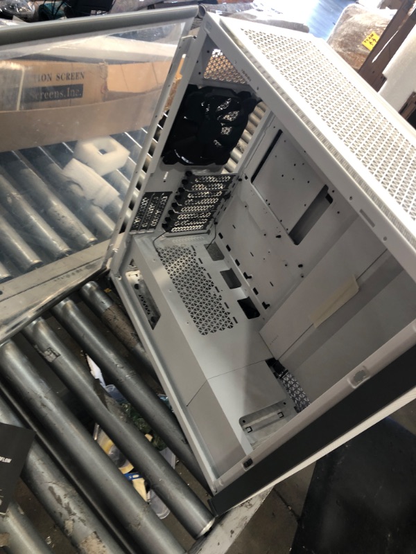 Photo 10 of Corsair 7000D AIRFLOW Full Tower E-ATX Case - White
