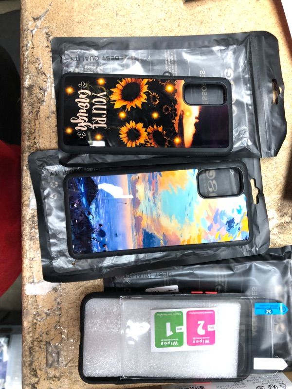 Photo 2 of 3 item bundle 
cell phone case bundle 