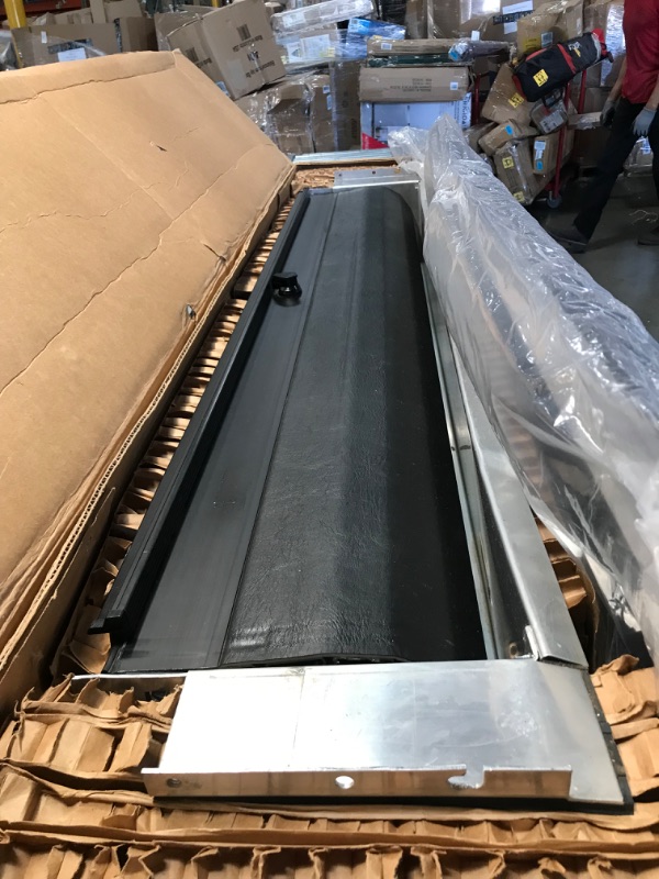 Photo 4 of ***RAIL SIZE UNKNOWN***Rugged Ridge 13550.35 Armis Retractable Bed Cover fits 2020-2023 Jeep Gladiator with Factory Trail Rail System damaged
