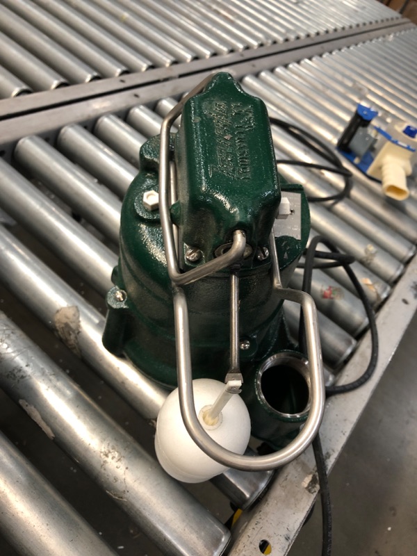 Photo 3 of **PARTS ONLY**NON-FUNCTIONAL**
Zoeller 98-0001 115-Volt 1/2 Horse Power Model M98 Flow-Mate Automatic Cast Iron Single Phase Submersible Sump/Effluent Pump …
