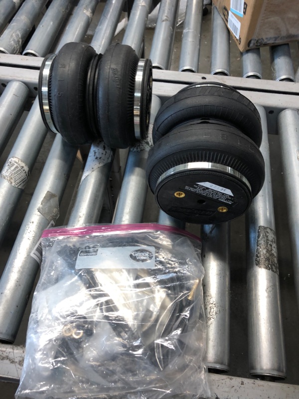 Photo 4 of **INCOMPLETE**
Air Lift  LoadLifter 7500 XL Ultimate Air Suspension Kit
