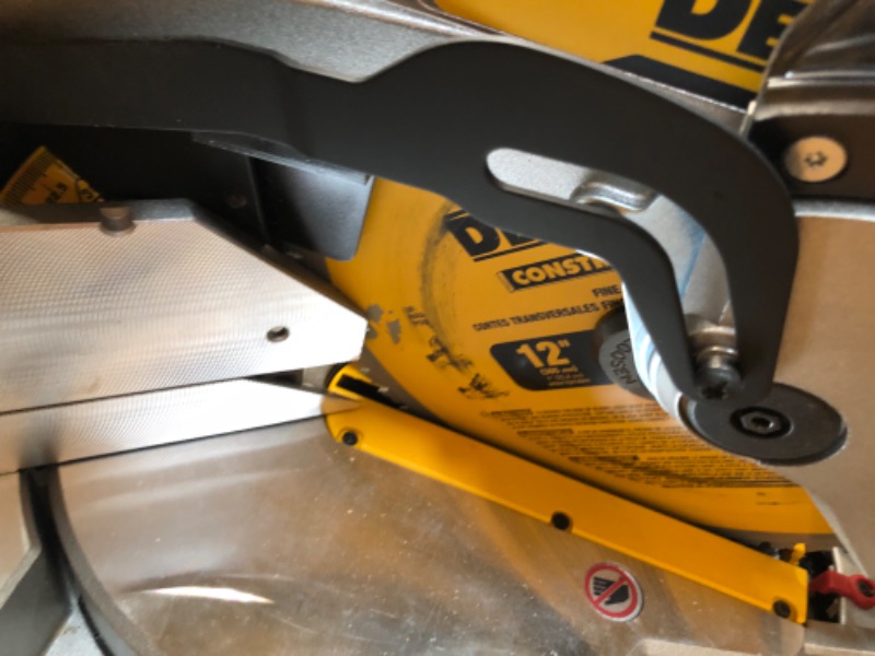 Photo 3 of "DeWALT DWS716XPS 12 Inch 15 Amp Compound Double Bevel Miter Saw Kit"
