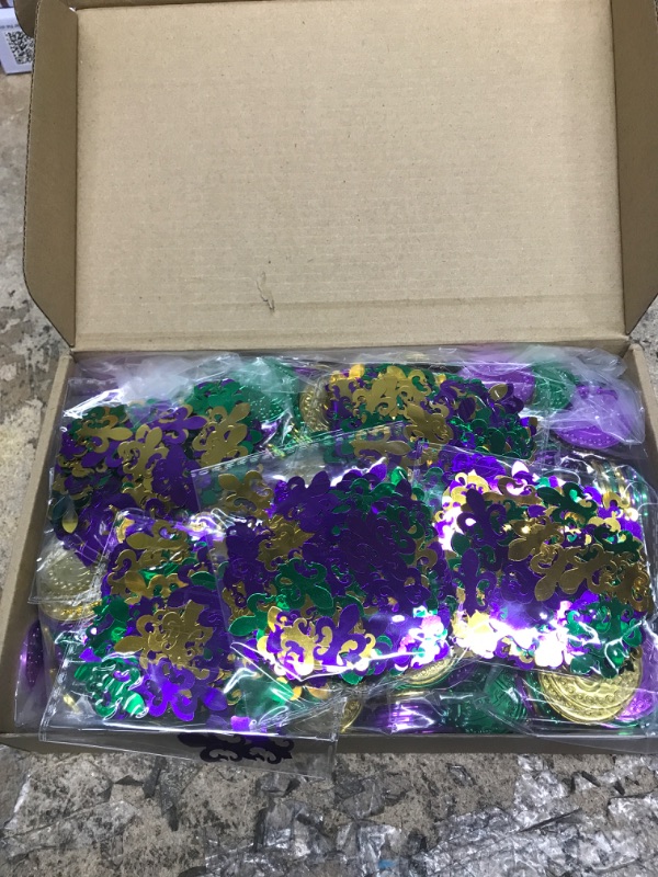 Photo 2 of 500 Pcs Mardi Gras Plastic Coins and 5 Bags Mardi Gras Party Decoration Confetti Masquerade Fleur De Lis Party Supplies New Orleans Carnival Theme Party Parade Throws Table Decor