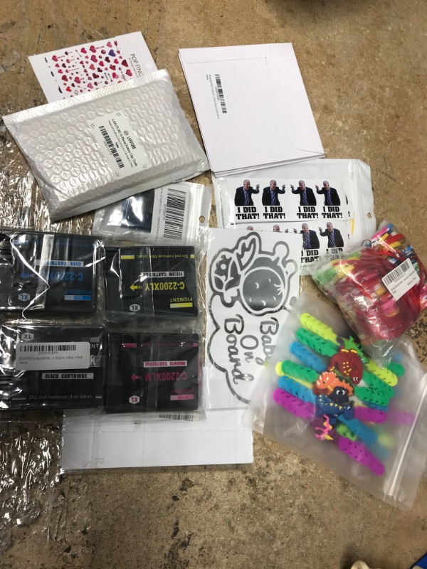 Photo 1 of BUNDEL OF ASSORTED ITEMS