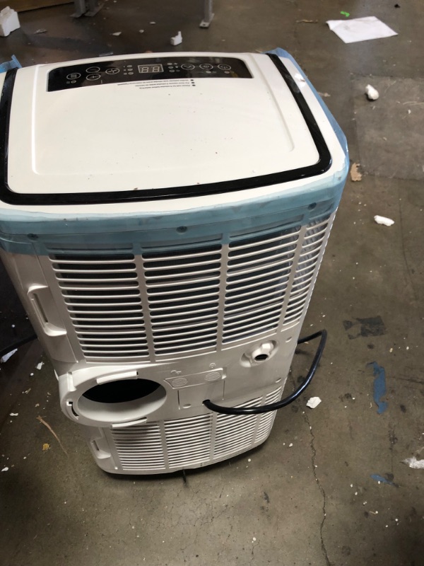 Photo 4 of Honeywell White/Black MO08CESWK6 9,100 (ASHRAE)/6,100 BTU (SACC) Portable Air Conditioner, 400 Sq. Ft
