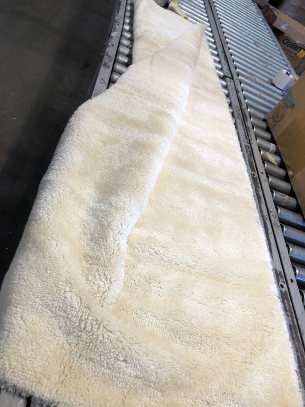Photo 1 of 5'X6' Off White Rug 