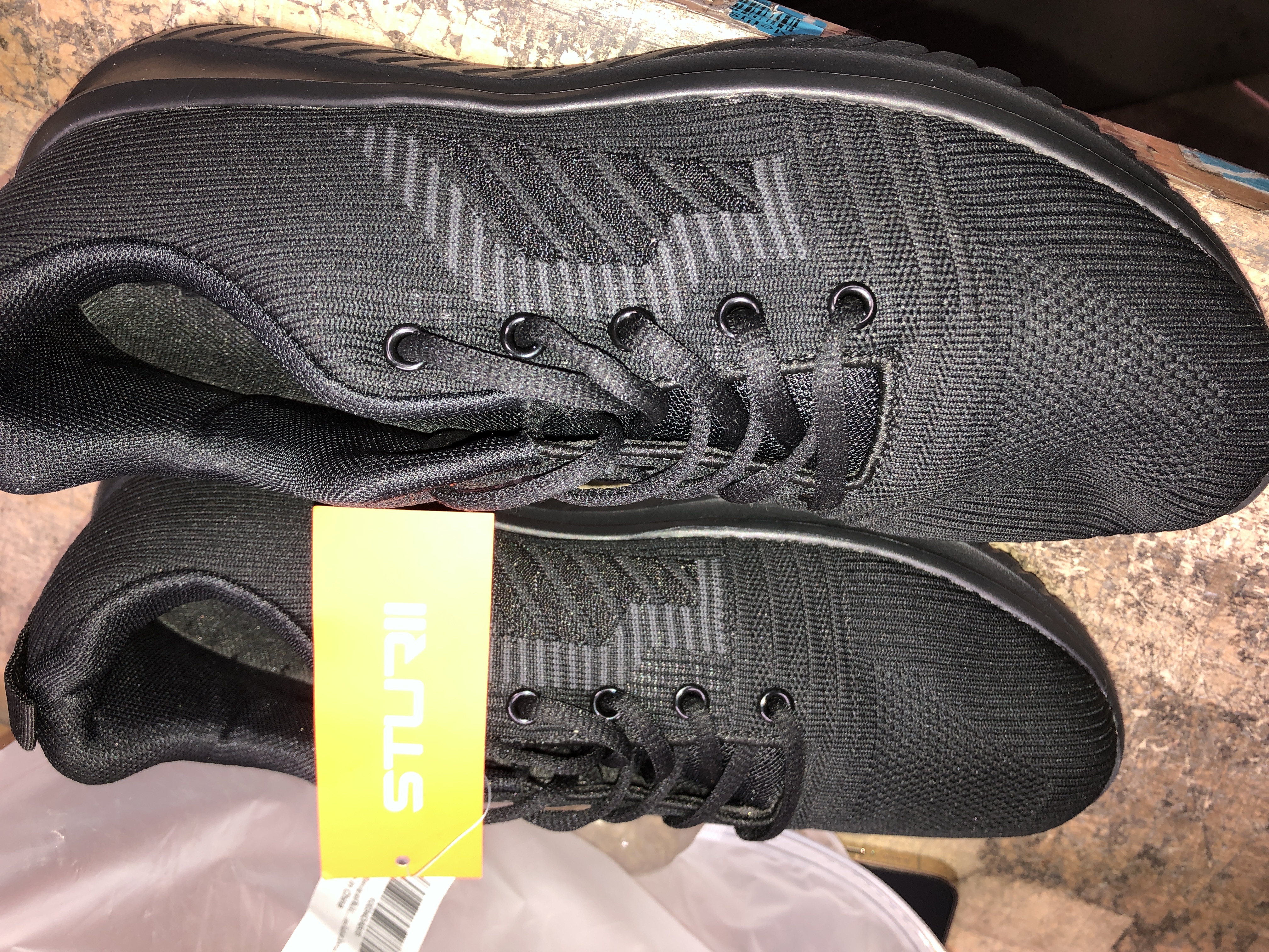 Photo 3 of Sturii Men's 9.5 black running shoes 