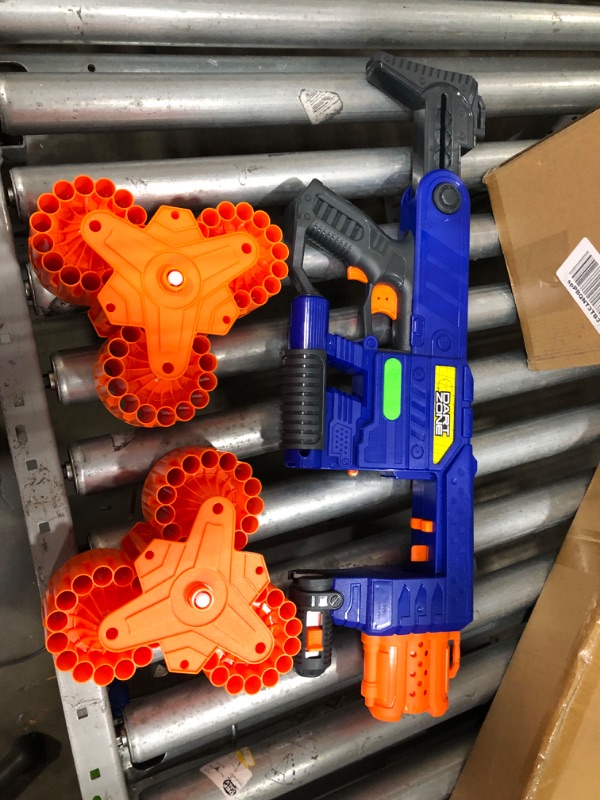 Photo 2 of DART ZONE Savage Spin Triple-Drum Motorized Blaster Commando Series, Blue and Orange
