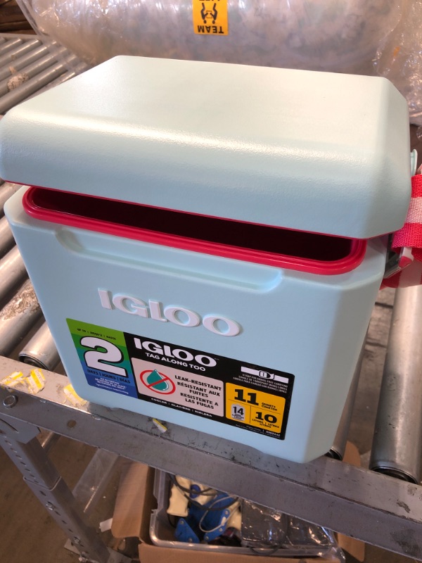 Photo 1 of (DAMAGED INTERIOR LINING) Igloo 11 Qt Tag Along Too Strapped Picnic Style Cooler
