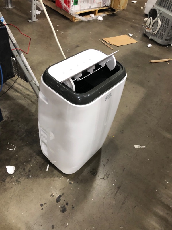 Photo 1 of (CRACKED ATTACHMENTS) Black+Decker 14000 Btu Portable Air Conditioner With Remote Control White