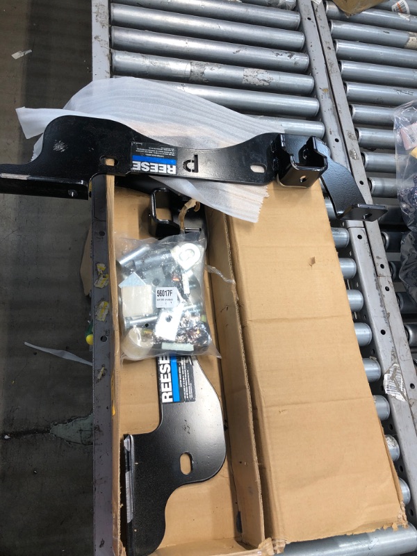 Photo 2 of (MISSING FLAT PLATES/HARDWARE) Reese 56017 5th Wheel Custom Quick Install Brackets for Ford F-250 Super Duty, F-350 Super Duty, and F-450 Super Duty (2017-2020)
