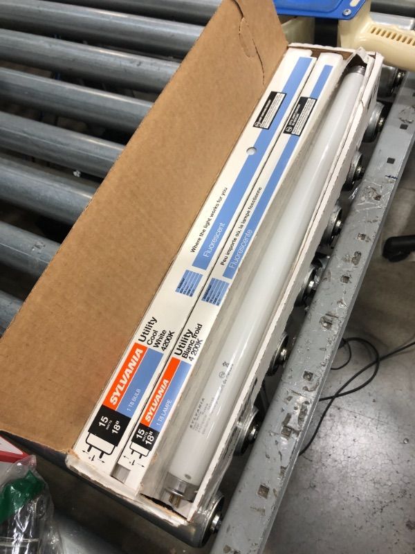 Photo 2 of **OPENED**
Sylvania 15W 18" T8 Linear Fluorescent Lamp, 4200K Cool White, 6 Pack