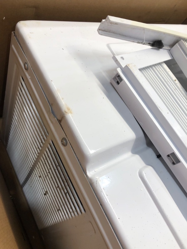 Photo 8 of -USED-DIRTY-DAMAGED-
Midea MAW10R1BWT 10,000 BTU Window AC W/Remote
