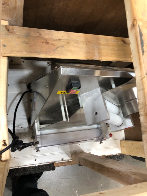 Photo 3 of ***PARTS ONLY*** 
VEVOR Commercial Dough Roller Sheeter 11.8inch Electric Pizza Dough Roller Machine 370W Automatically Suitable for Noodle Pizza Bread and Pasta Maker Equipment
