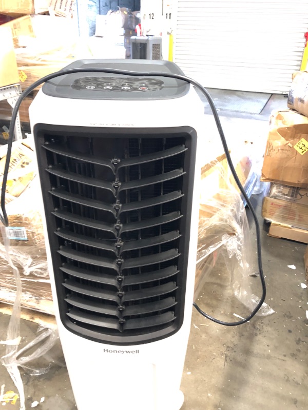 Photo 5 of -HUSED-
Honeywell TC50PEU Indoor/Outdoor Portable Evaporative Air Cooler
