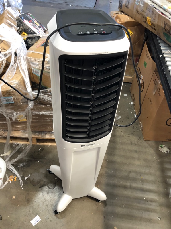 Photo 8 of -HUSED-
Honeywell TC50PEU Indoor/Outdoor Portable Evaporative Air Cooler
