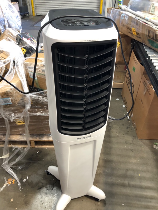 Photo 7 of -HUSED-
Honeywell TC50PEU Indoor/Outdoor Portable Evaporative Air Cooler
