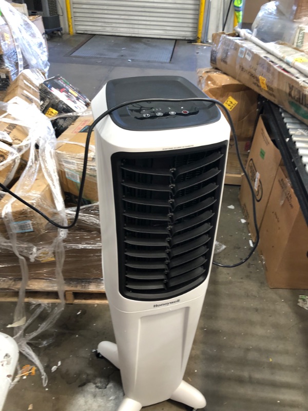 Photo 6 of -HUSED-
Honeywell TC50PEU Indoor/Outdoor Portable Evaporative Air Cooler
