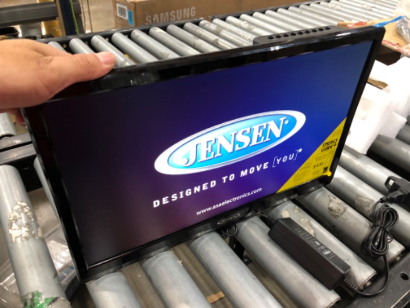 Photo 2 of -USED-
JENSEN JTV1917DVDC Jensen 19 INCH LCD TV with DVD Player
