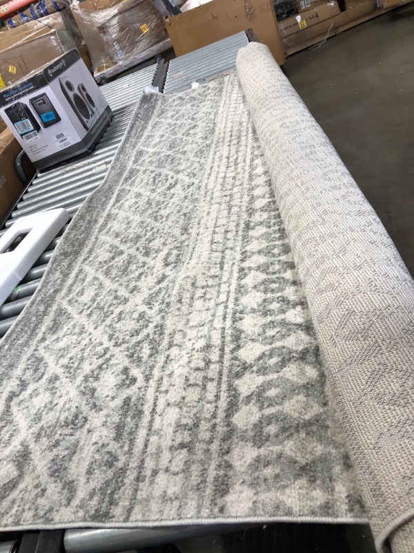 Photo 2 of -USED- NEEDS CLEANING -
 ELZ-2308 6'7" X 9' Rectangle Global Rug in Light Gray Medium Gray
