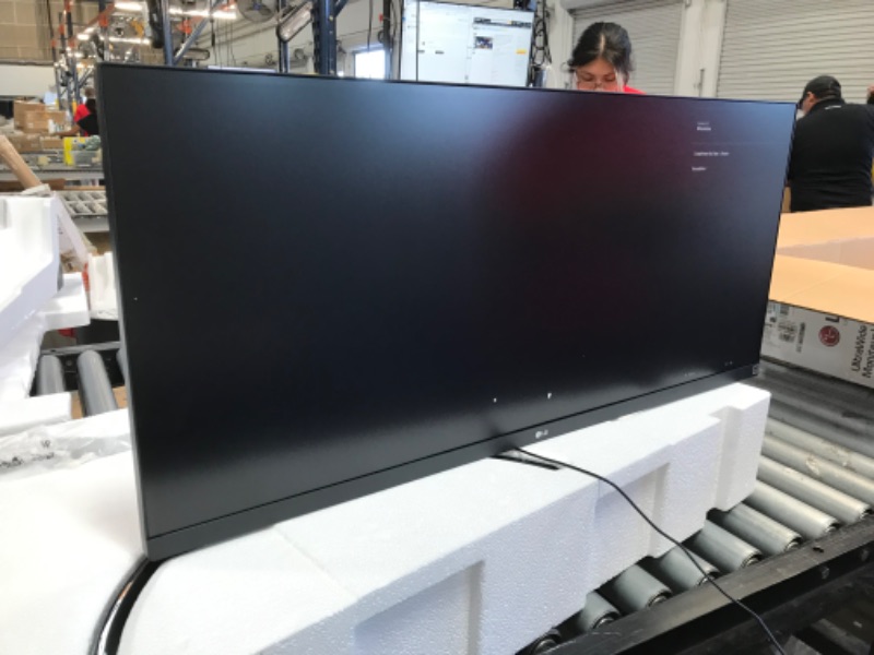 Photo 4 of LG 34” UltraWide Full HD HDR Monitor with FreeSync
