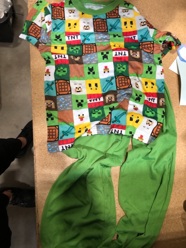 Photo 2 of Boy' Minecraft 2pc Hort Leeve Top and Pant Pajama Et - S
