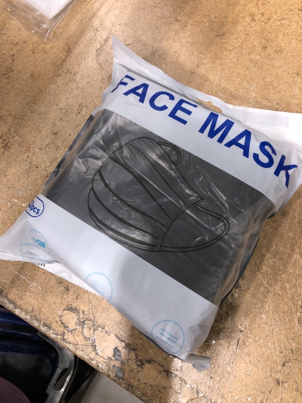 Photo 2 of 100Pcs Disposable Face Masks