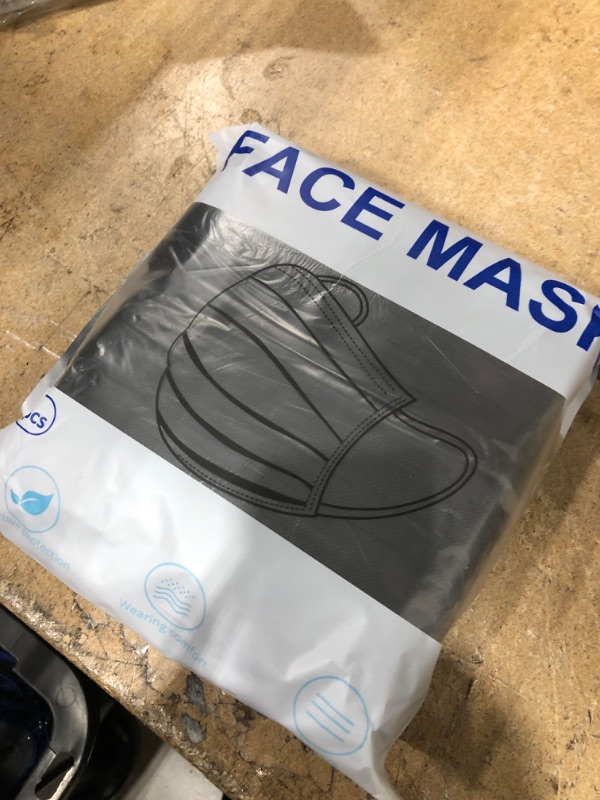 Photo 2 of 100Pcs Disposable Face Masks