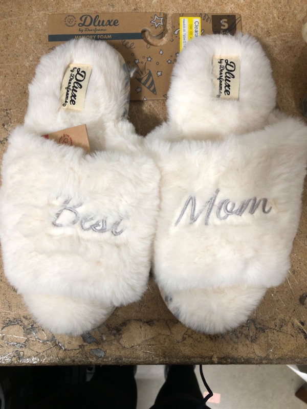 Photo 1 of DLUXE  MEMORY FOAM SLIPERS SIZE 5-6