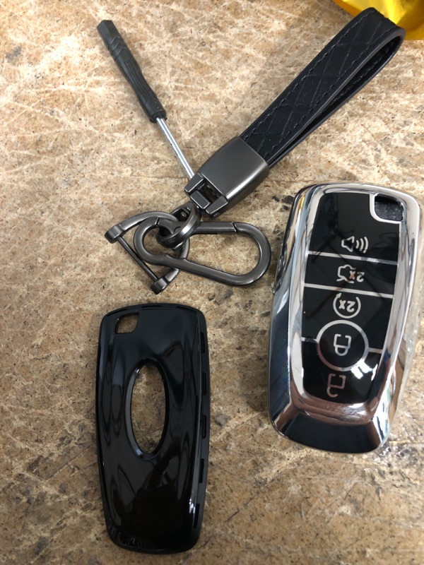 Photo 2 of 1797 Key Fob Cover for Audi Q5 A4 Q7 A5 S4 S5 RS5 SQ5 TT RS TTS Keychain Bling Accessories
