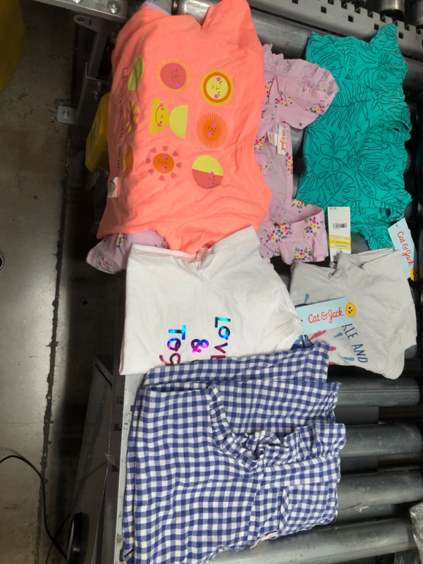 Photo 1 of 6 item bundle, miscellaneous 
GIRLS CLOTHING ITEMS 
