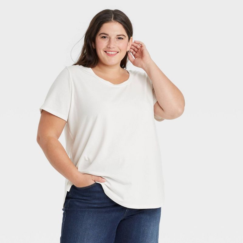 Photo 1 of 2- Women's Plus Size Short Sleeve Relaxed Scoop Neck T-Shirt - Ava & Viv™ 4X
