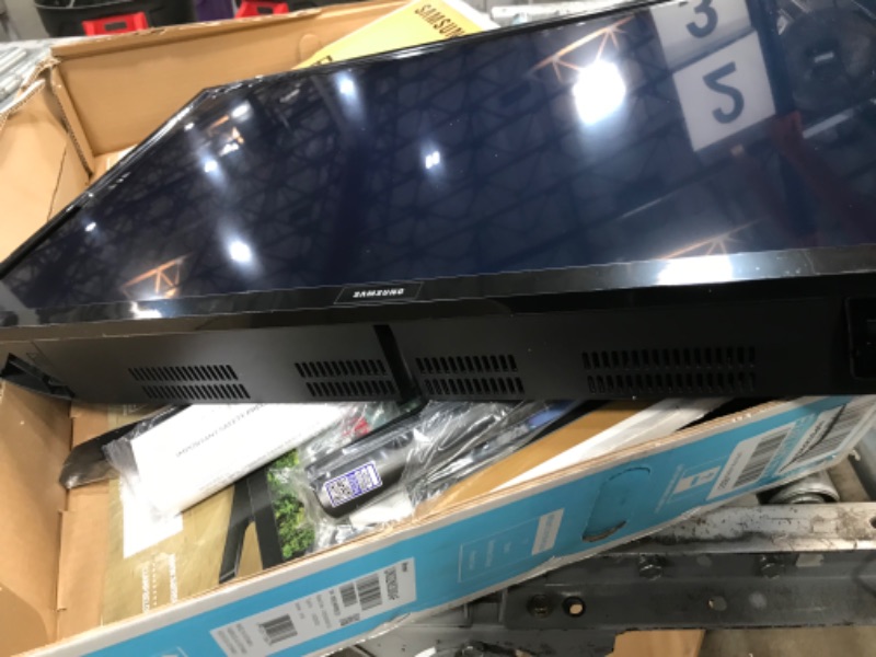 Photo 3 of SAMSUNG 32-inch Class LED Smart FHD TV 1080P (UN32N5300AFXZA, 2018 Model)