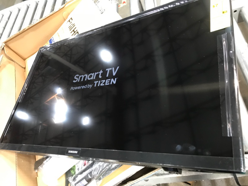 Photo 2 of SAMSUNG 32-inch Class LED Smart FHD TV 1080P (UN32N5300AFXZA, 2018 Model)