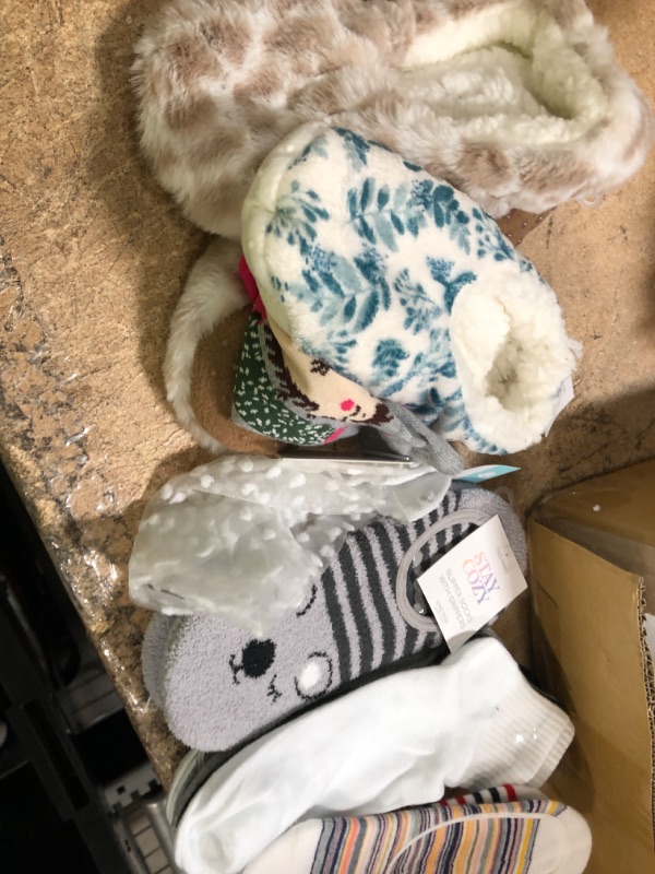 Photo 1 of bundle of assorted socks - ~ 10 pairs