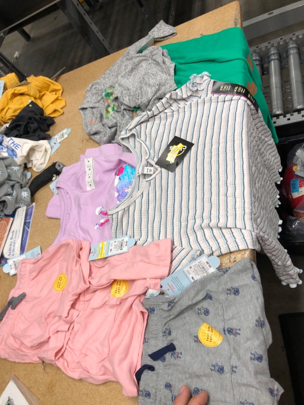 Photo 1 of 6 item bundle 
clothing bundle 