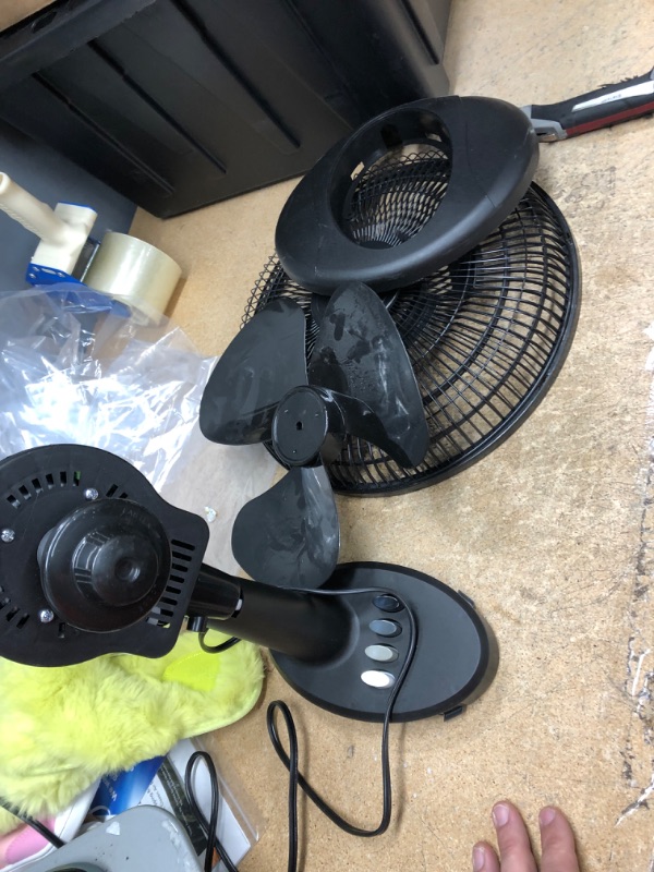 Photo 2 of Comfort Zone 12" Oscillating Table Fan Black

