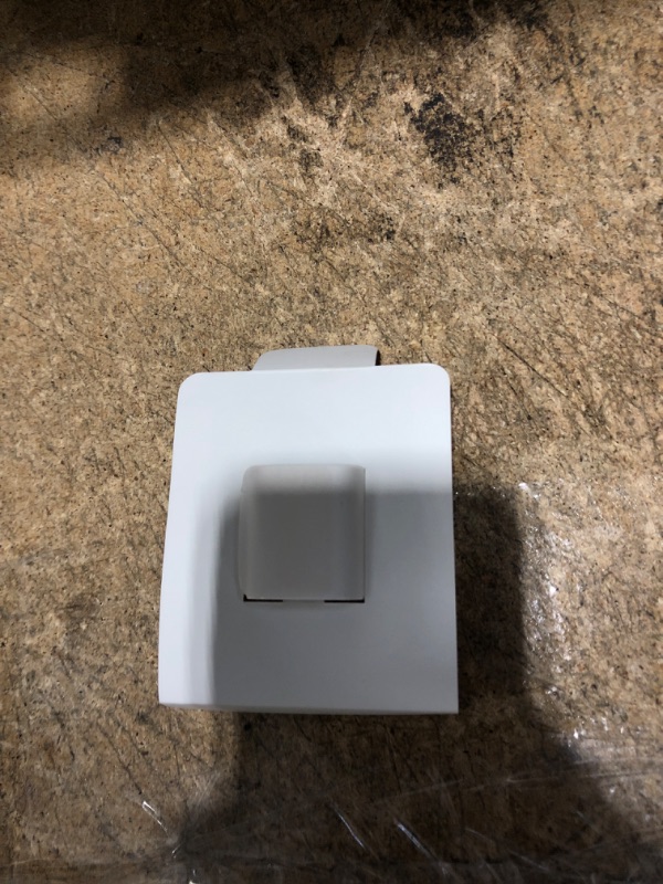 Photo 2 of Apple MD810LL/a 5W USB Power Adapter White
