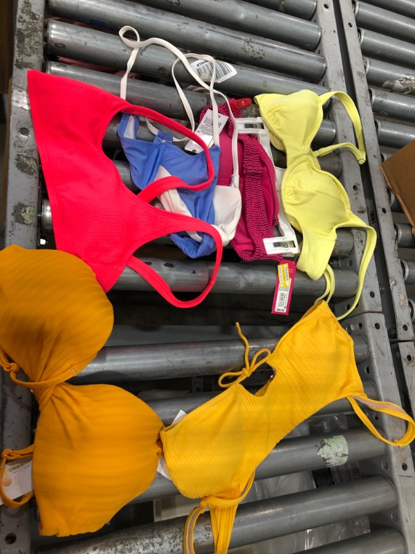 Photo 1 of ***Bundle of women's tops/bikini-tops // 6 pack 
