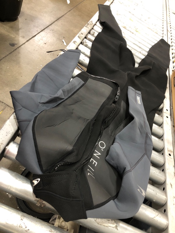 Photo 1 of ***SMALL TEARS IN SUIT** REACTOR-2 3/2MM BACK ZIP FULL WETSUIT large size tall
