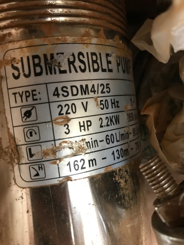 Photo 3 of **RUSTED ** DAMAGED**MISSING PARTS** VEVOR Deep Well Submersible Water Pump, 3 hp 220V 50 Hz, Stainless Steel w/5 FT Cable Wire, 1.25" Water Outlet, 42 GPM & 630 Ft Head for Farmland Irrigation and Factories
