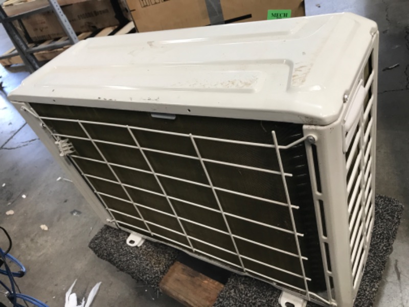 Photo 2 of **DAMAGED* MISSING PARTS RADIATOR PART ONLY* MRCOOL - DIY-12-HP-115B25 DIY 12k BTU 22 SEER Ductless Heat Pump Split System 3rd Generation - Energy Star 120v (DIY-12-HP-115B)
