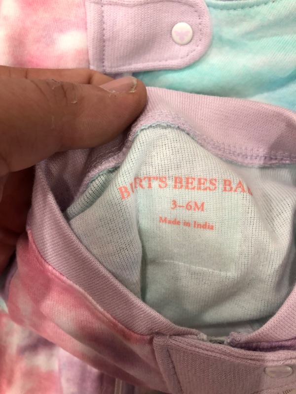 Photo 3 of 3 item bundle 
Burt's Bees Baby® Baby Girls' Tie-Dye Organic Cotton Footed Pajama - Light (x3)
size 
3-6M, 6-9M, 12M