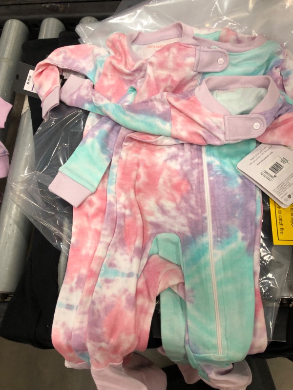 Photo 2 of 3 item bundle 
Burt's Bees Baby® Baby Girls' Tie-Dye Organic Cotton Footed Pajama - Light (x3)
size 
3-6M, 6-9M, 12M