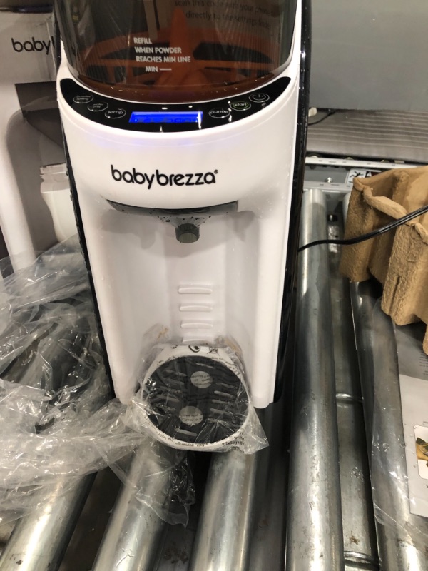 Photo 3 of Baby Brezza New and Improved Formula Pro Advanced Dispenser Machine