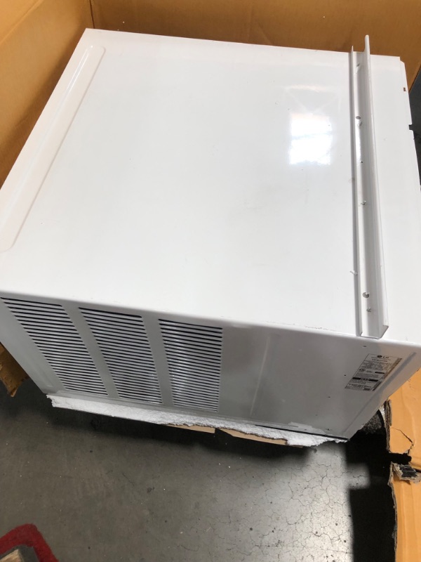 Photo 5 of (DOES NOT FUNCTION)LG Electronics 18,000 BTU 230V Dual Inverter Window Air Conditioner with Wi-Fi Control
**UNABLE TO TEST POWER CORD**